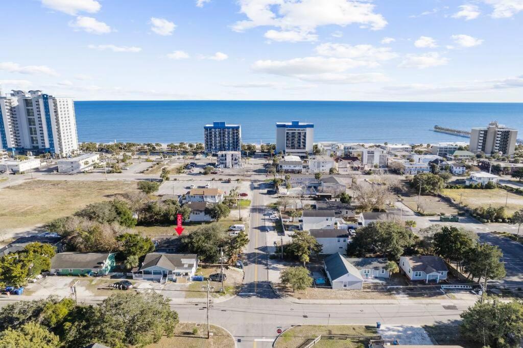 Gorgeous Centrally Located Ocean View 2 King, Huge Private Yard & Deck, Firepit, Bbq, & Game Tables Миртл-Бич Экстерьер фото