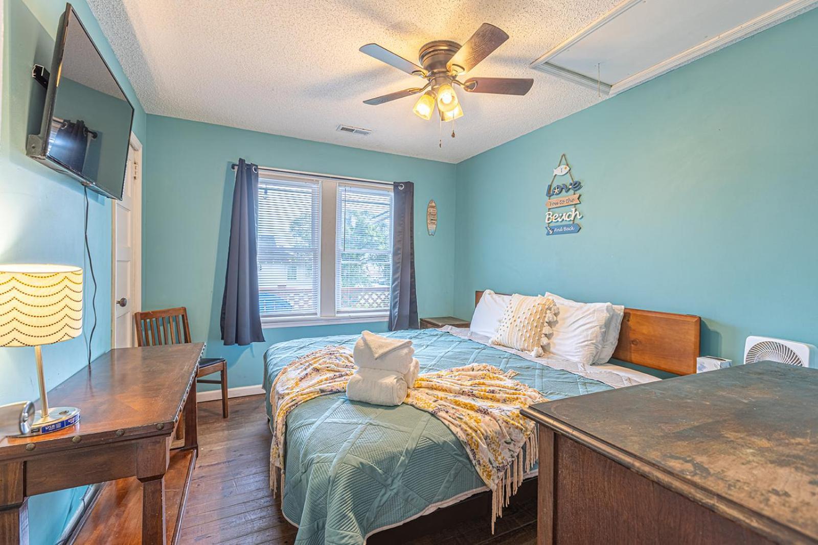 Gorgeous Centrally Located Ocean View 2 King, Huge Private Yard & Deck, Firepit, Bbq, & Game Tables Миртл-Бич Экстерьер фото